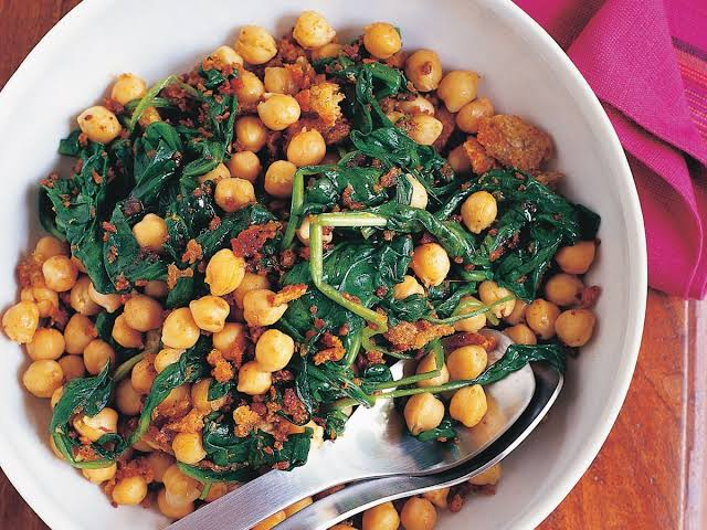 best espinacas con garbanzos near me